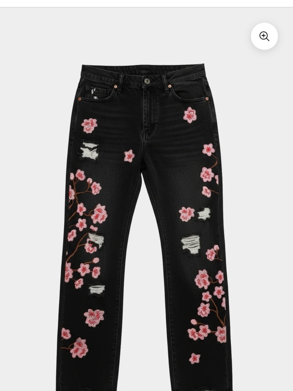 Trono.co - NWT
Black distressed Floral Embroidered Men’s Jeans